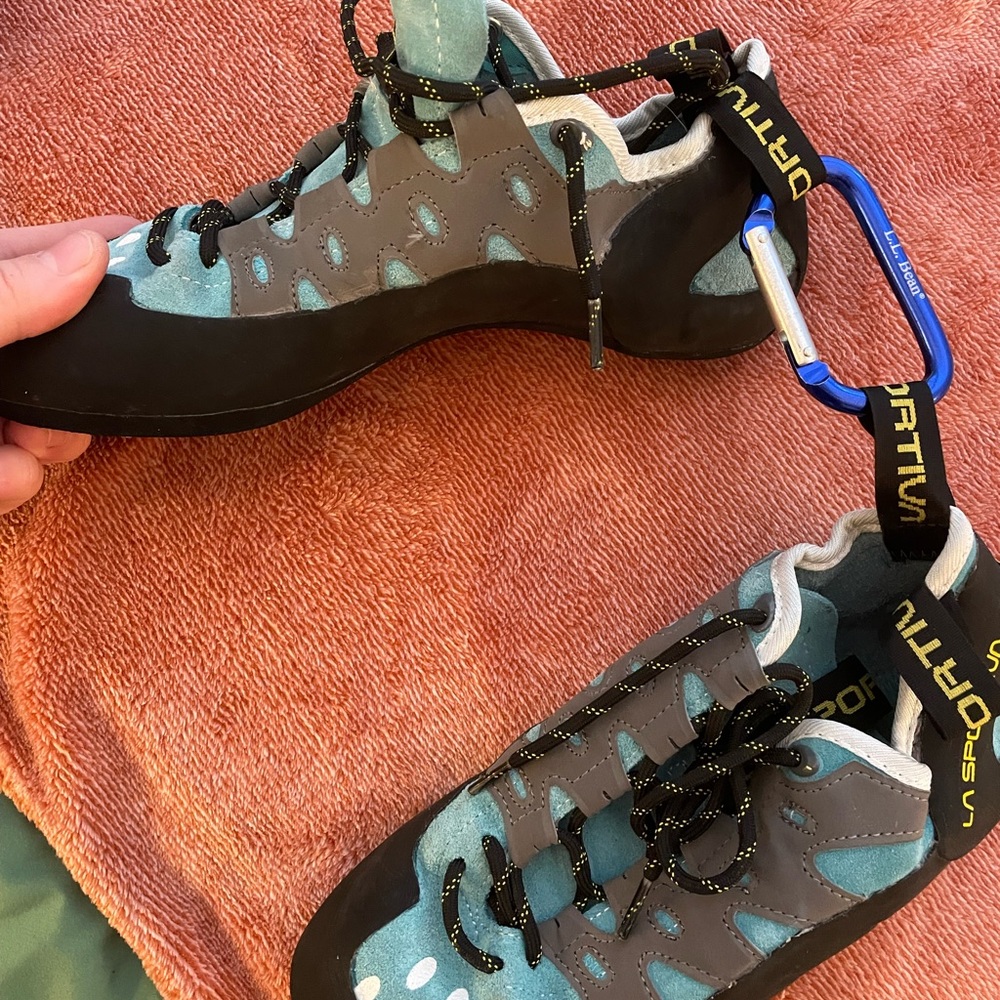 Size 8 womens Tarantulace La sportiva climbing shoes BARELY USED